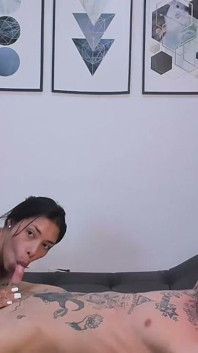 meri roommet mujhe chodti hai aur mujh par hansti hai-main vinamr hoon