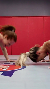 Ariel X und tyler Dare haben einen Krafttest