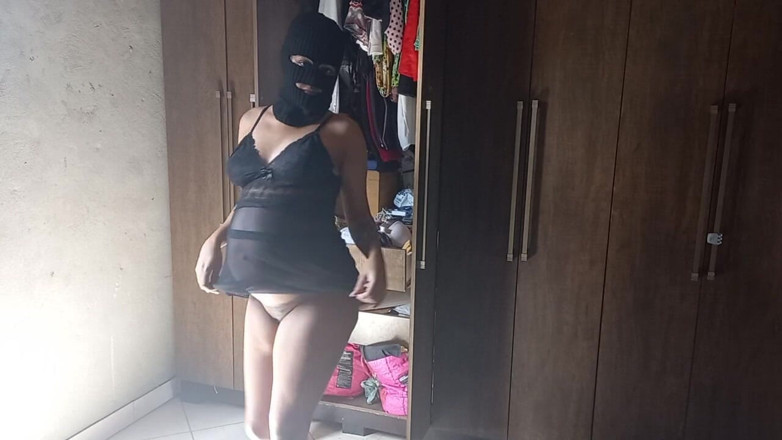 Beatriz De Jesus Silva: Você escolhe qual roupa usar no próximo vídeo, a roupa...