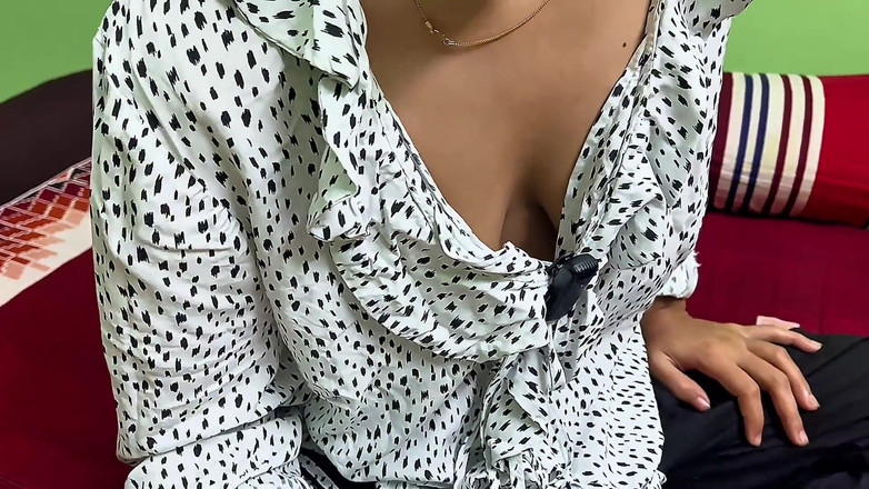 Riya Chowdhury: Pelajar Seksi Saya Memakai Pakaian Panas Dan Dia Kelihatan Sangat...