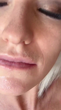 Pipe en POV, gode squirt avec une blonde mince et en forme