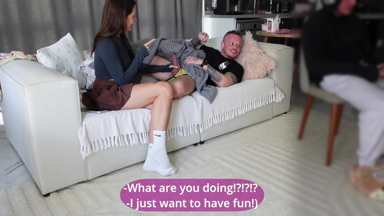 Ghomestory: Jag knullar min brors fru medan han spelar ett videospel!