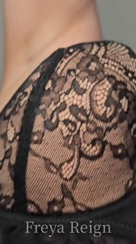 Incoraggiamento bisessuale mentre viene pegging nella tua lingerie: punto di vista, Imposto bi e travestito