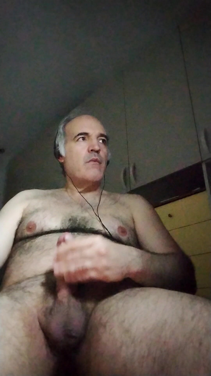 Setesesso7: He estado masturbándome la polla durante dos horas, finalmente me...