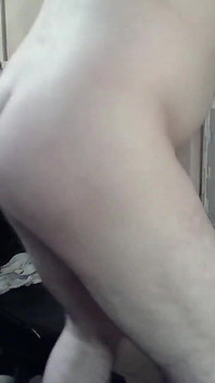 Hunky Camboy Works His Legs