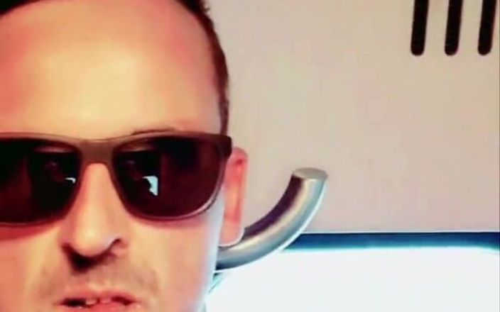 Slutboyben: Slutboyben cam4 公共火车射精