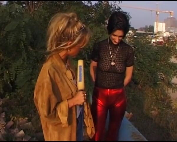 Deutsche Camgirls: Amatérská holka z Německa si hraje se svou kundičkou v...