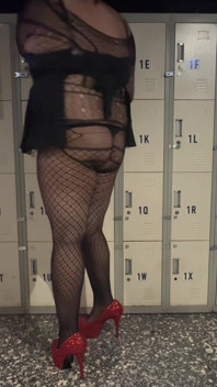Unleashing My Inner Hamster: a Siss Adventure in the Locker Room!