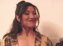 Happy Ending: Brunetka ošukaná potetovaným chloupkem