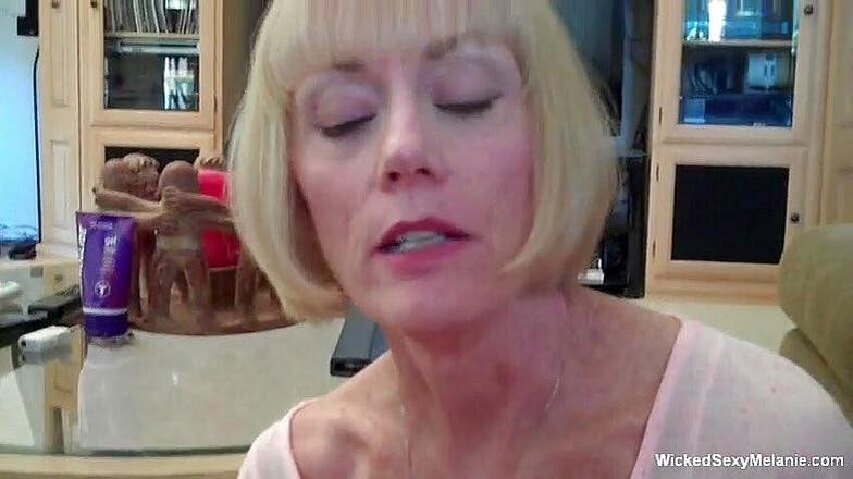 Wicked Sexy Melanie: Zralá žena ošukaná zezadu tvrdě vysává wang v POV