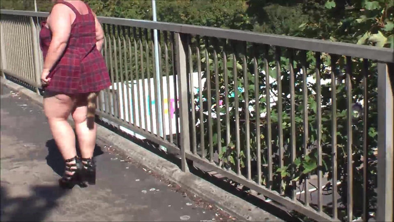 Lexie Cummings: Un paseo y desnudarse en el puente