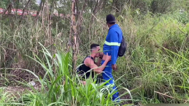 TheBlacKHunterr: कार्यकर्ता पार्क के पास से गुजरा और एक