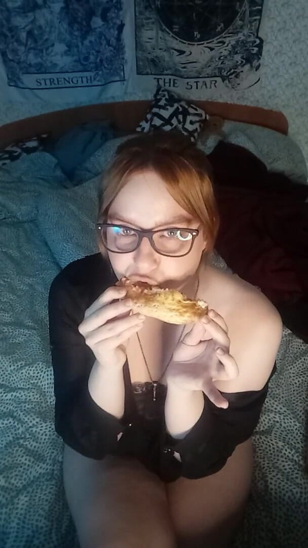 Denise Levi: Being sexy and eating pizza