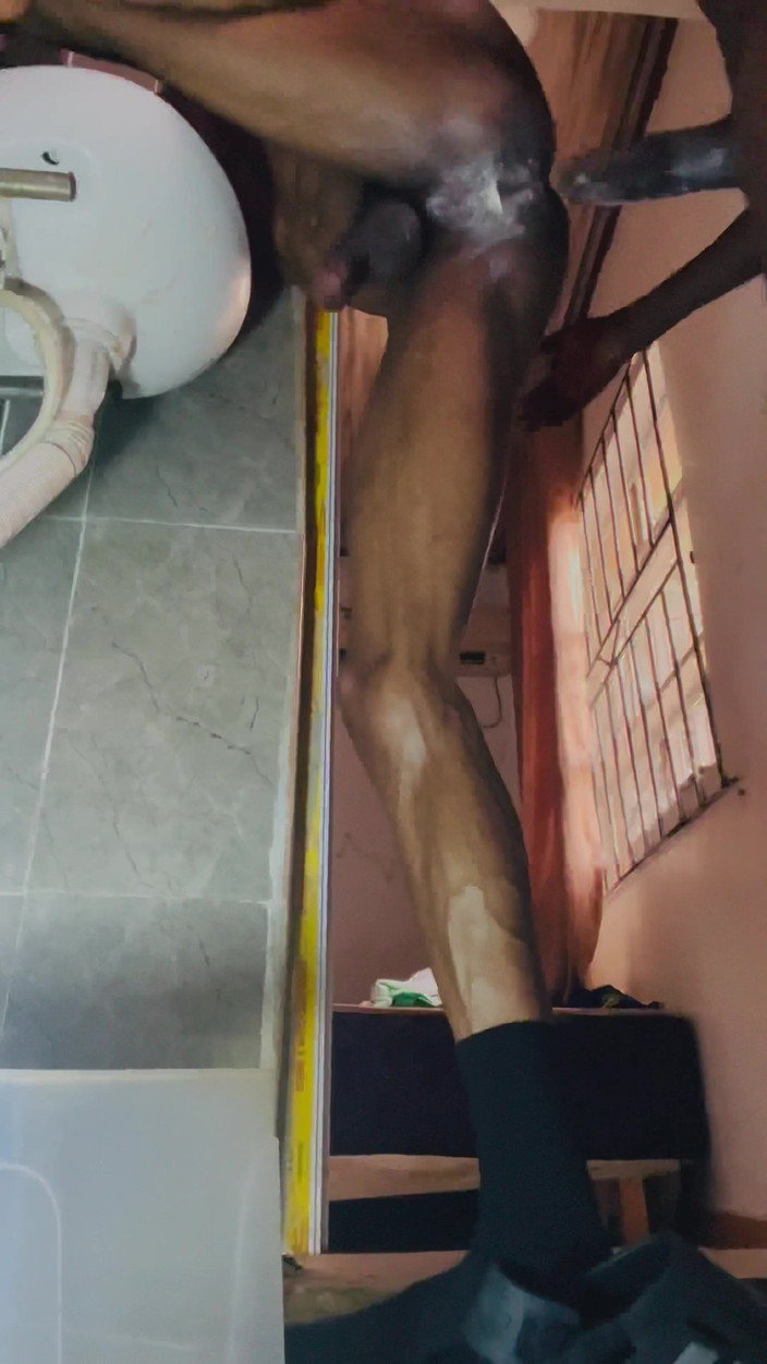 Sluttybeast&dickpolicy: Toilet pijpbeurt