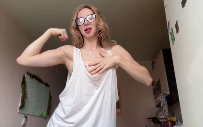 Holy Harlot: Mama toont biceps buikspieren plagen