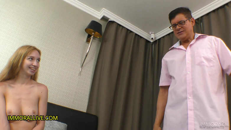 Immoral Family: Step sis' puffy pussy lips communicate the best – English lessons...