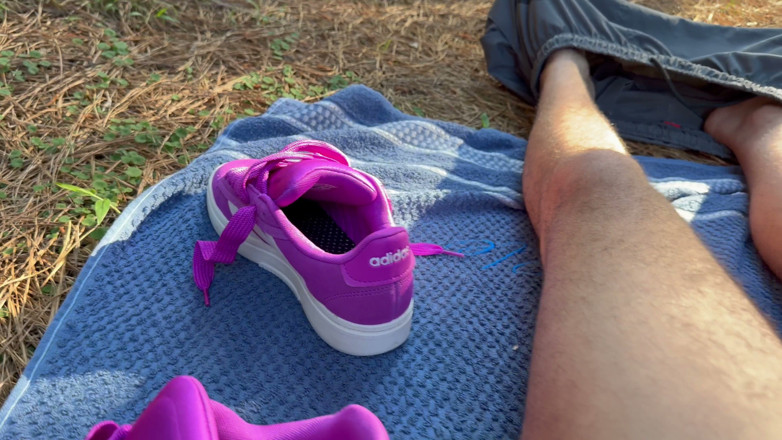 Sneakerlove513: Fucking and cumming outdoors in the park with the wife's...
