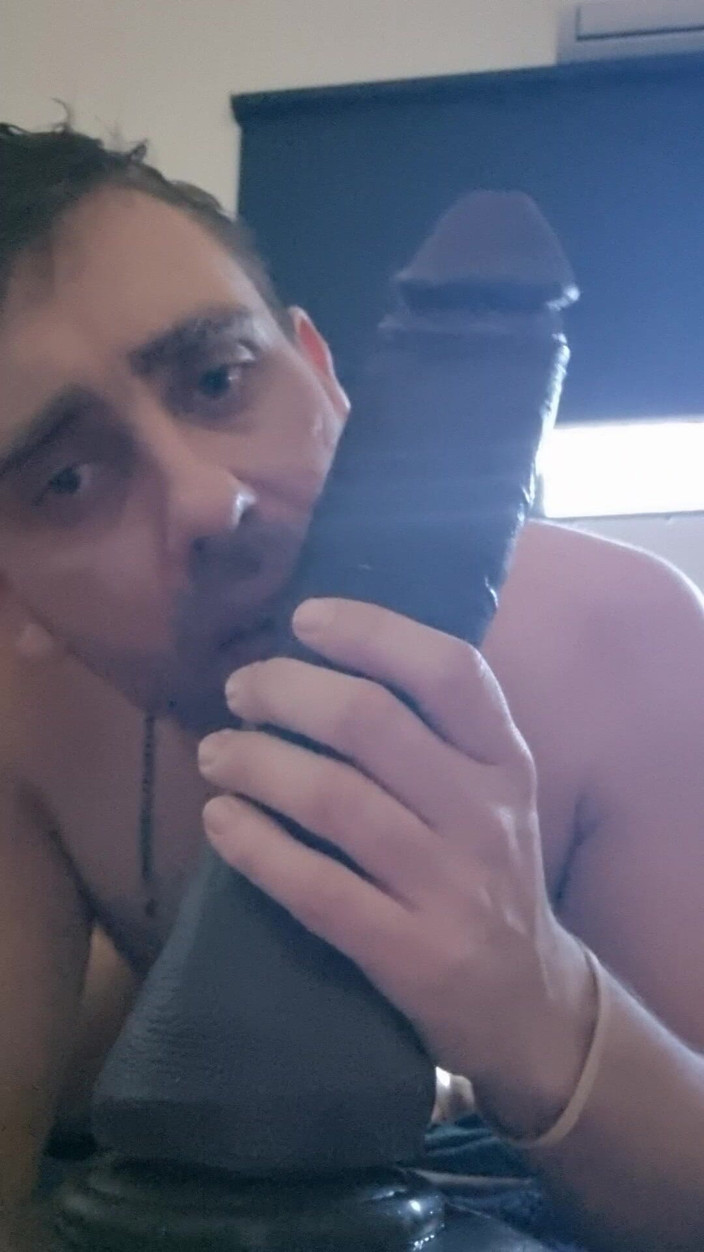 Gecko Lexi: Pulă mare și neagră cu vibrator suge pula și vorbe murdare