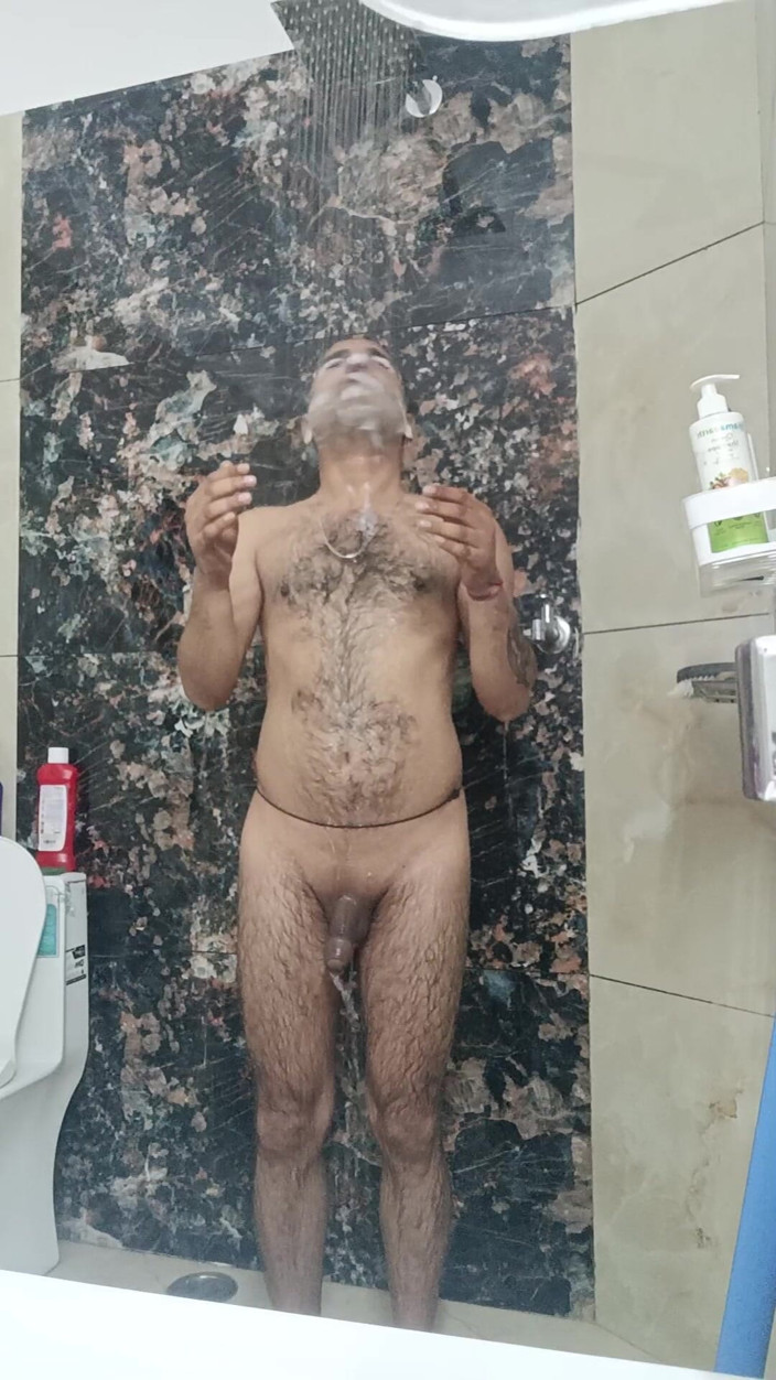 Rajasthani-old-lover:  Indischer desi-mann duscht