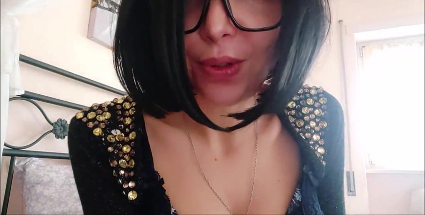 savannahamatoriale: Üvey oğul! Bu gerçek bir felaket! Eteğimin üzerine boşaldım ve şimdi bunu...