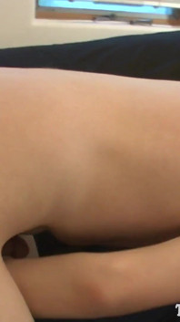 Teeny Petite trans dívka Sadie Hawkins kouří nálož v práci