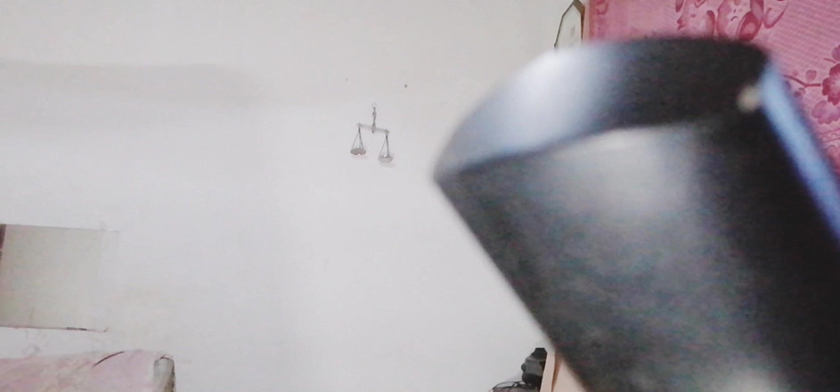 Tina Baby: O adevărată menajeră mă seduce fără sutien și pune-l în gură