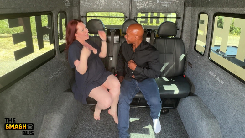 Smash bus: Bella Donnona Sportiva Viene Allargata E Scopata Sul Smash Bus