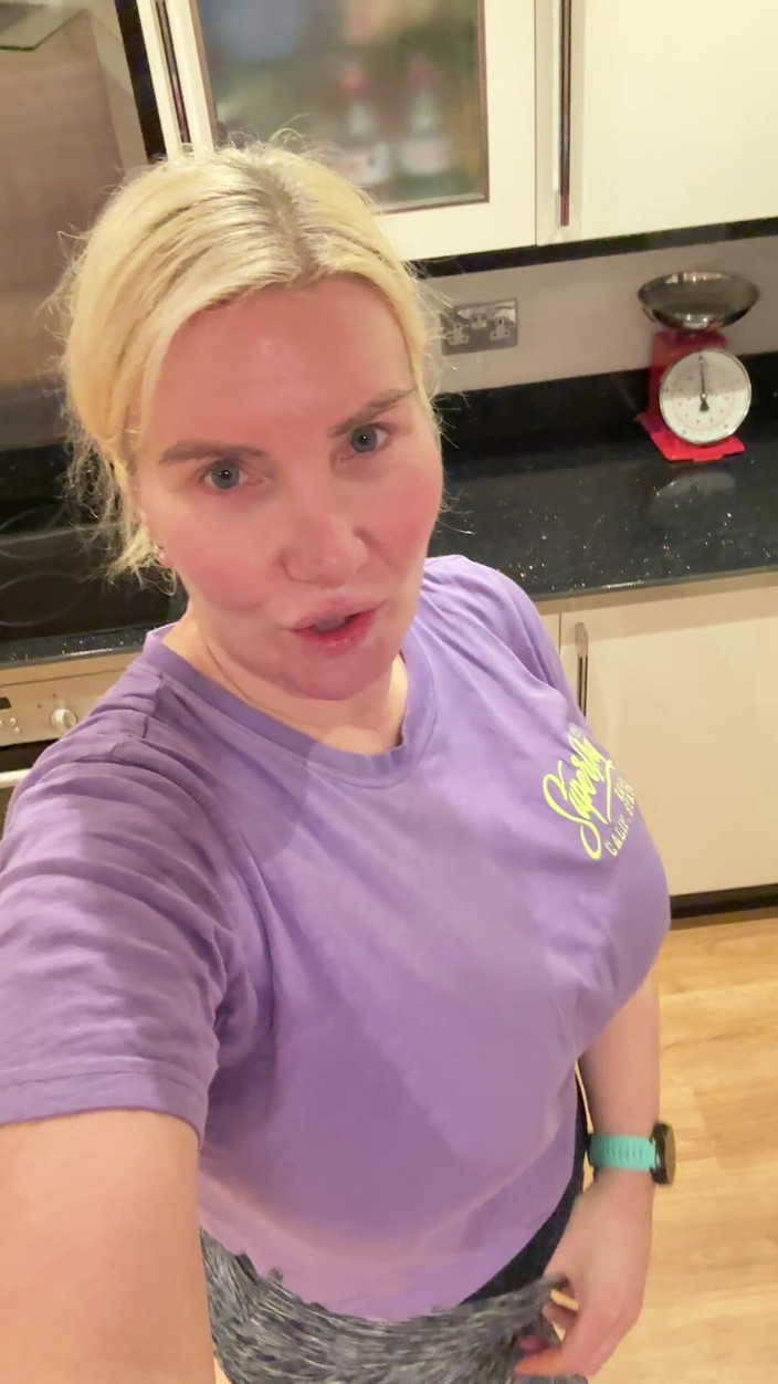 Sophie James: Cele mai mari pantaloni de pe acest site, chiloți de...