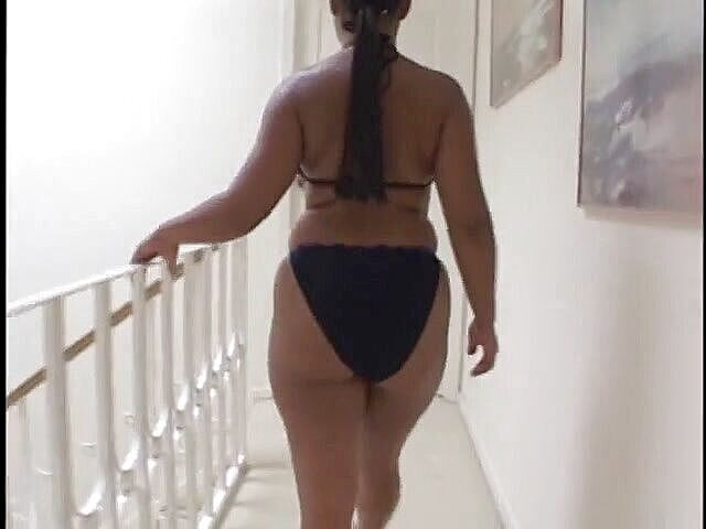 Best Butts: Ebenová holka s velkým zadkem olizuje obrovského ptáka, než je...