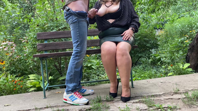 OurFetishLife: Caliente mami ordeñó semen en su ropa