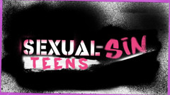 SEXUAL SIN TEENS: Blonďatá mladá žena ve spodním prádle se svléká a masturbuje svým...
