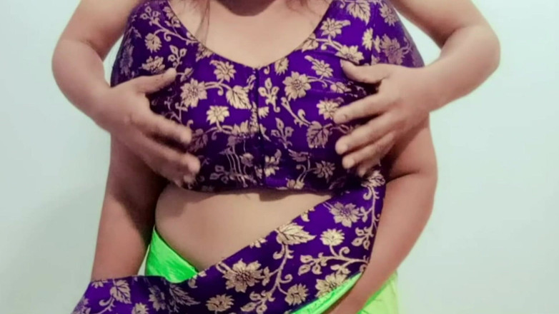 Your Arya: Desi nevlastní sestra s velkými prsy líbání a lízání na...