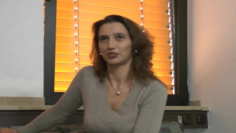 Deutsche Frauen: Çarpıcı Alman orta yaşlı seksi kadın tek başına mastürbasyon yapıyor