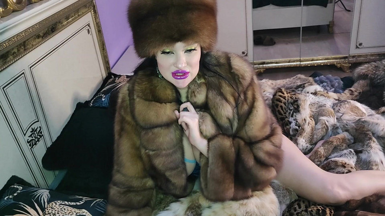 Princess18_: Ik heb een collectie bont gevonden en geneukt