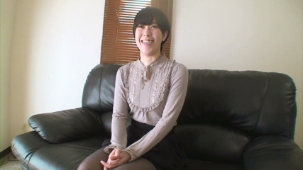 Japan Lust: Entzückende japanische MILF mit kurzen haaren präsentiert für schwanz