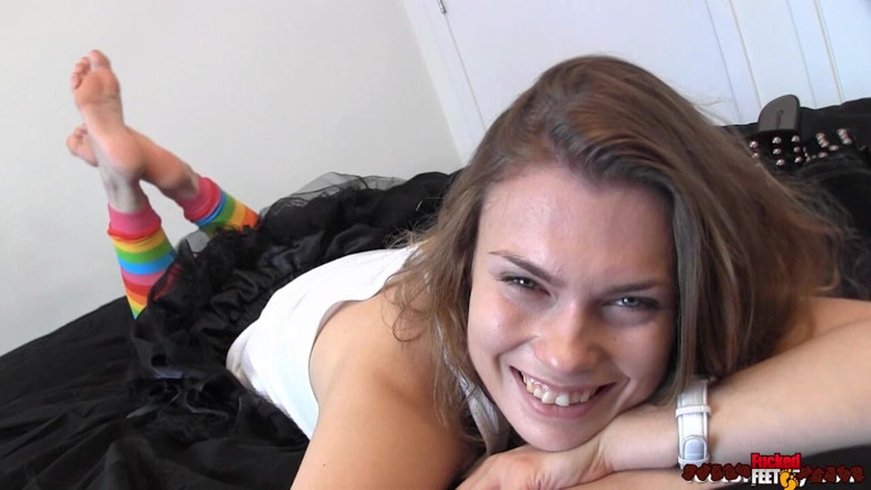 Fucked Feet: La bella johanna mostra i suoi bei piedi!