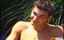 Gay Diaries: Nadržený chlap šuká svého kamaráda těsný zadek venku u bazénu