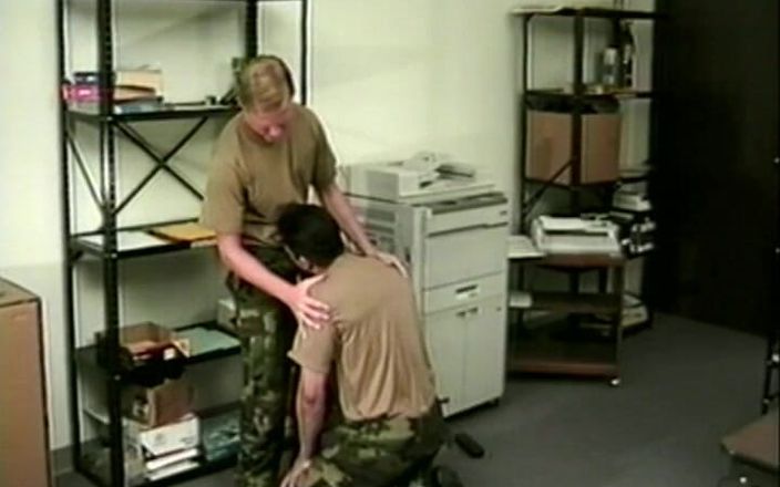 Gay 90's Vintage Porn: Odważna męska eksploracja ciała # 4