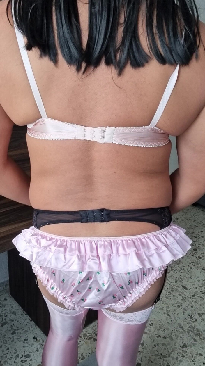 My panties: मॉडलिंग मेरी नई गुलाबी लेडीबग पेंटीहोज, सेक्सी रफल्स और सुपर चमकदार चड्डी