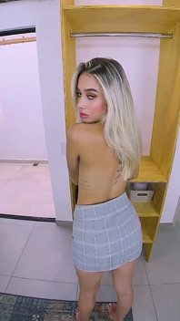 Frumoasă blondă minionă latino Amelie Stone