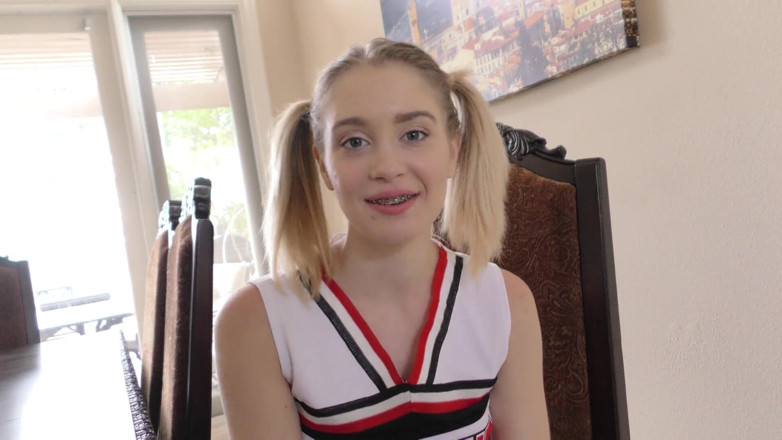 Perv Milfs n Teens: Nastolatka cheerleaderka Anastasia Knight nie widzi prosto, gdy zostaje zerżnięta -...