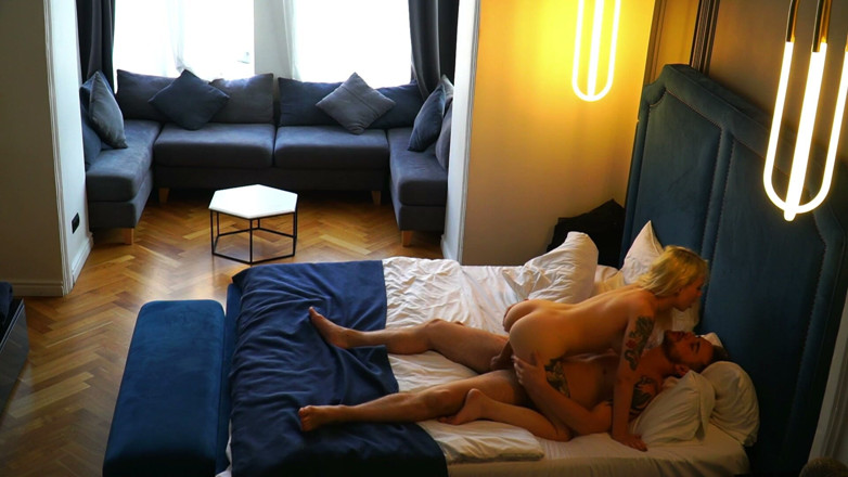 Darko Mur: 夫がいない時にセクシーな隣人とセックスすること