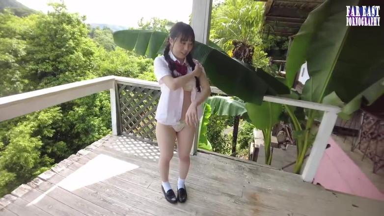 Far East pornography: ピンクの先端Fカップビューティーがオイルに浸ったパーツ2でスリックアウトドアティーズ