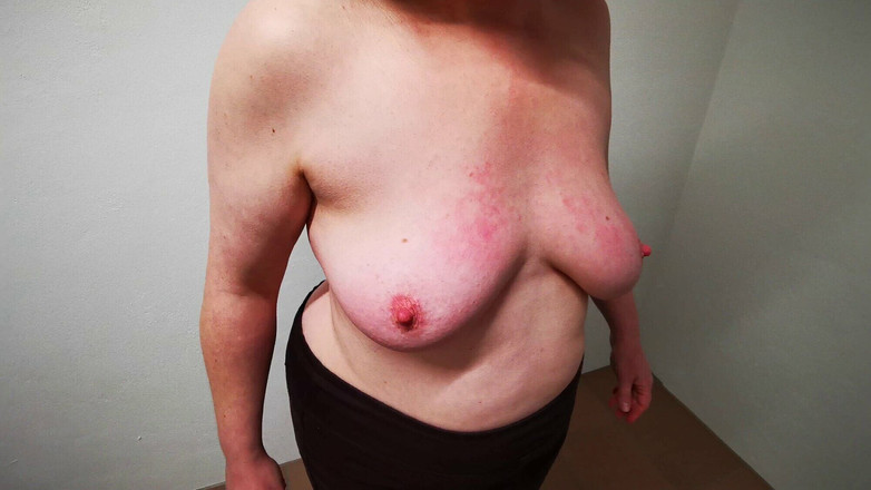 Bouncy Tits Action: वेबकैम पर स्तन थप्पड़ मारने का लाइव सत्र