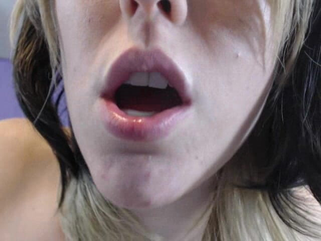 Brooke Dillinger: V54 Fokus Cv pada Bibir dan Melancap