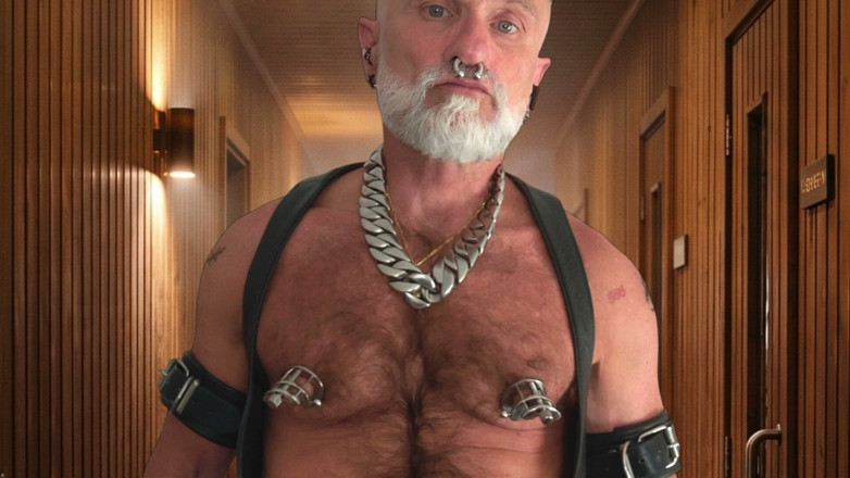 MusclesCigarsFFPig: Heavy Nipples Stretching