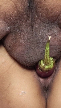 Saya Mengongkek Adik Tiri Saya Dengan Zakar Dan Brinjal, Ia Sangat Menyeronokkan