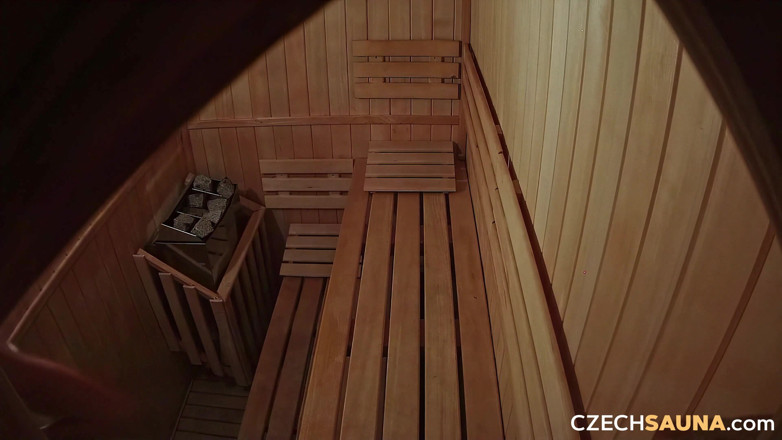 Czech Sauna: chek sauna 43: do gili choot vaali larkiyan yah sab dikha...