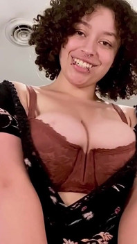 Подруга убеждает тебя пососать член - Succubus Fiestry