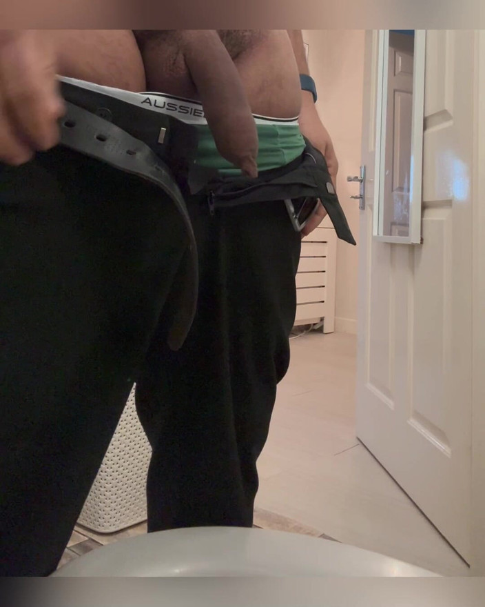 Hot dick in your ass: Jag och min stora kuk pissar, gillar du att se...